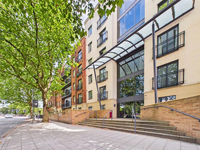 2 Bedroom Flat For Sale In Squires Court, Bristol, BS3