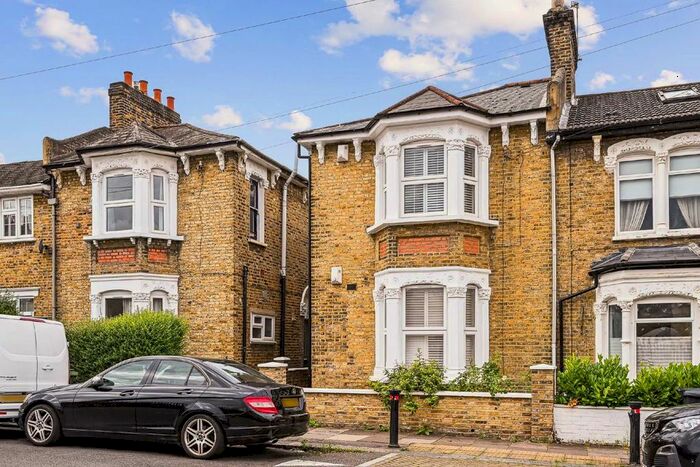2 Bedroom Flat To Rent In Howson Road, London, SE4