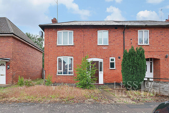 3 Bedroom Semi-Detached House For Sale In Danefield Road -, NN3