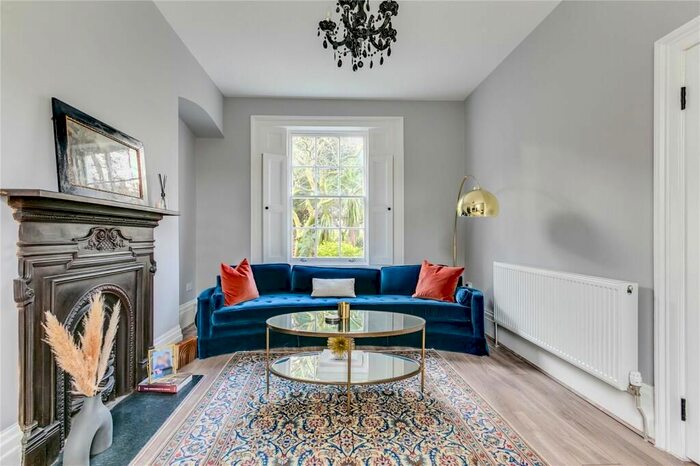 3 Bedroom Town House To Rent In Bingham Street, Islington, London, N1