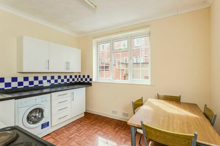 2 Bedroom Flat To Rent In Queen Street, Portsmouth, PO1
