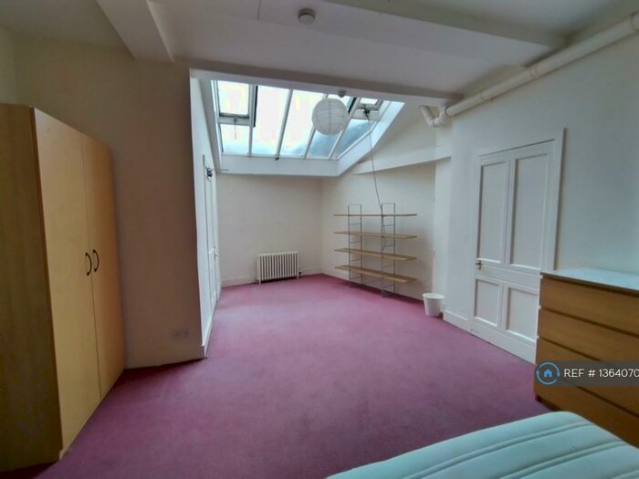 5 Bedroom Flat To Rent In Eglinton Crescent, Edinburgh, EH12