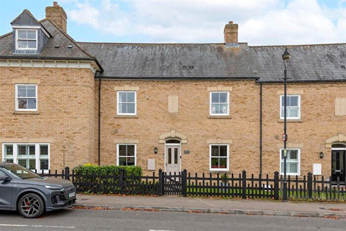 4 Bedroom Terraced House For Sale In Bronte Avenue, Fairfield, SG5