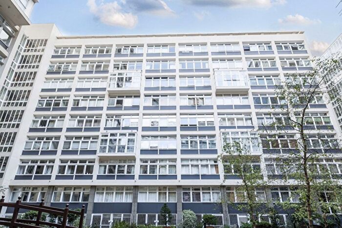 Studio To Rent In Newington Causeway, Elephant And Castle, London, SE1