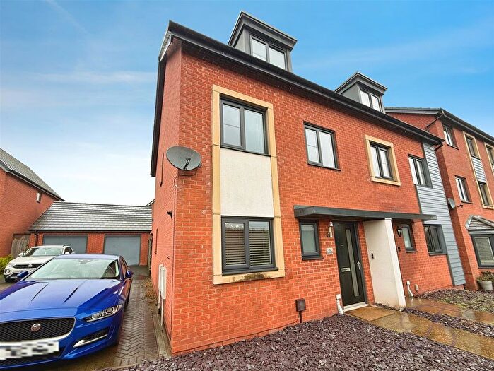 3 Bedroom Semi Detached House For Sale In Maiden Road, Shirebrook, Mansfield, NG20