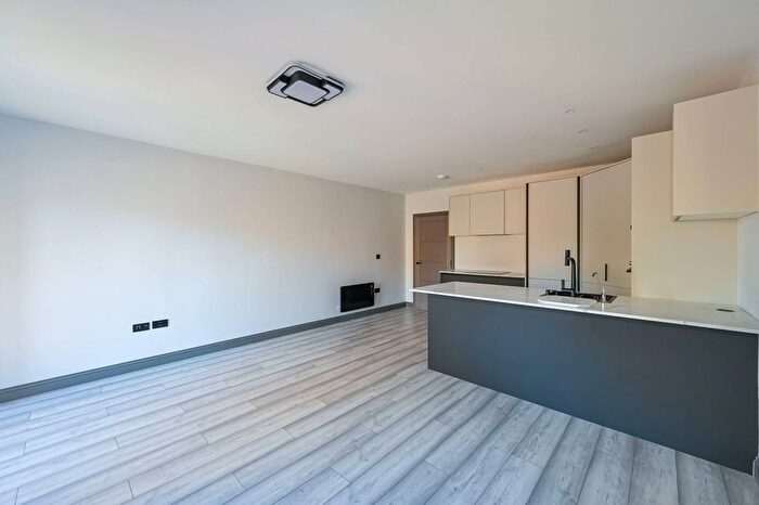 2 Bedroom Flat To Rent In Colney Hatch Lane, London, Colney Hatch, London, N10