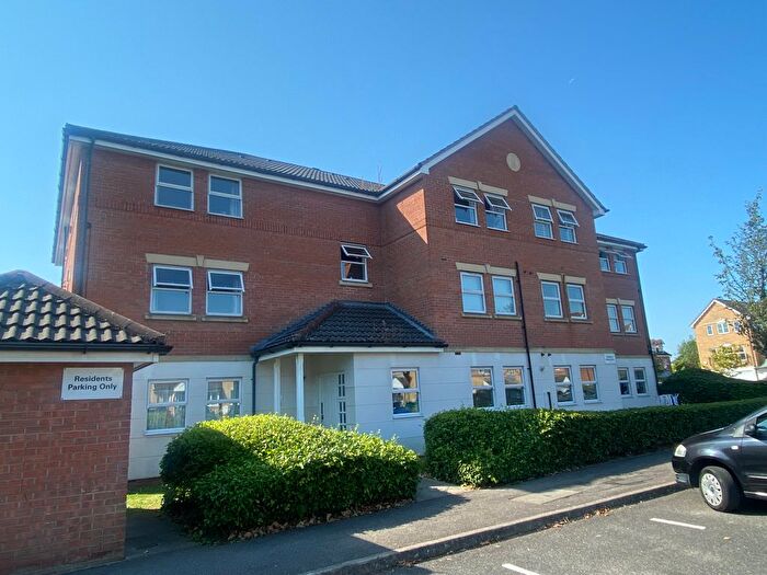 1 Bedroom Flat To Rent In Bowater Gardens, Sunbury On Thames, TW16