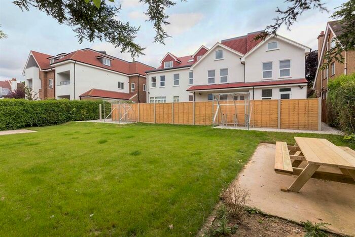 2 Bedroom Flat To Rent In Russell Hill, Purley, CR8