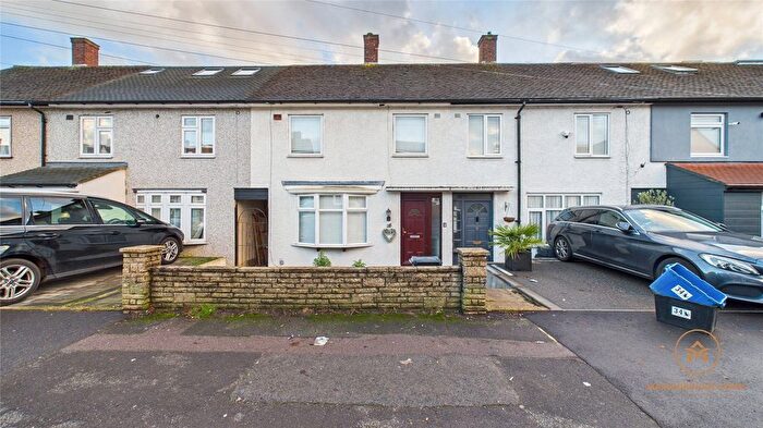 3 Bedroom Link Detached House To Rent In Arrowsmith Road, Chigwell, Essex, IG7