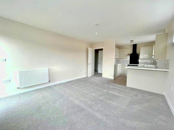 2 Bedroom Flat To Rent In Victoria Drive, Bognor Regis, West Sussex, PO21