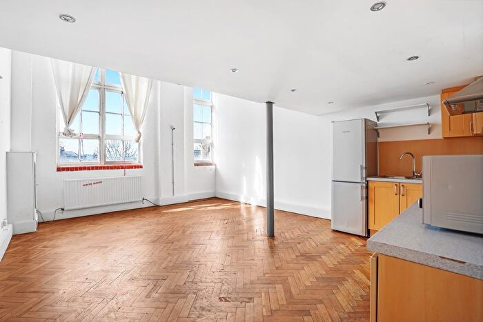 2 Bedroom Flat For Sale In Gervase Street, Peckham, London, SE15