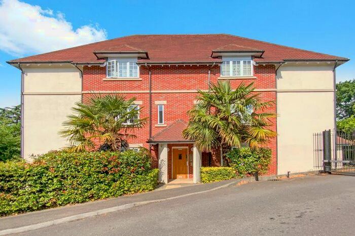 3 Bedroom Apartment To Rent In Sycamore Lodge, Cottage Close, Harrow, HA2