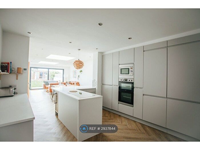 5 Bedroom Semi-Detached House To Rent In Hilgrove Road, Newquay, TR7