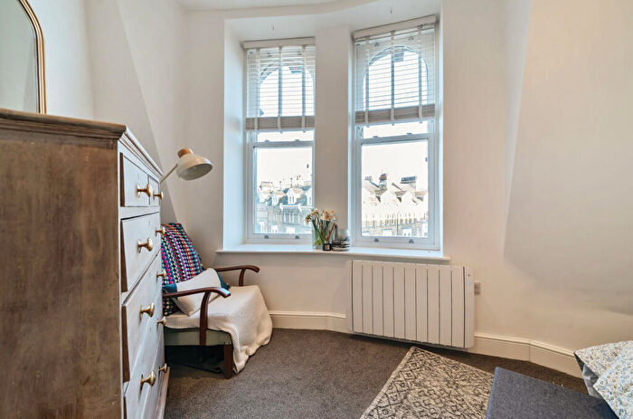 1 Bedroom Flat For Sale In North Eastern Chambers, Station Square, Harrogate, North Yorkshire, HG1
