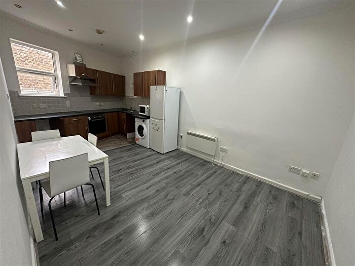 2 Bedroom Flat To Rent In High Road Leytonstone, Leytonstone, E11