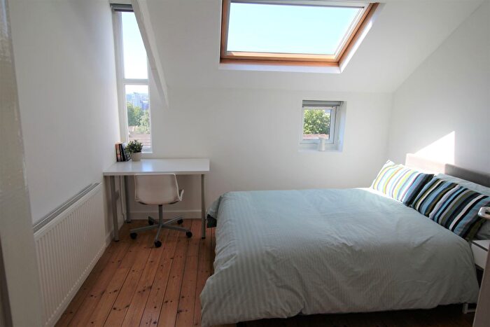 2 Bedroom Flat To Rent In Flat, Clarendon Road, LS2