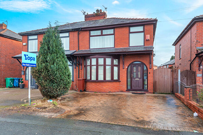 3 Bedroom Semi Detached House For Sale In Broadway, Manchester, M40