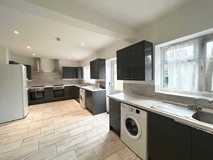 8 Bedroom Property To Rent In Warley Avenue, Dagenham, RM8