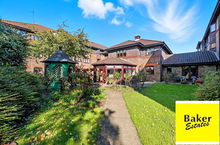 1 Bedroom Flat For Sale In Vienna Close, Clayhall, IG5
