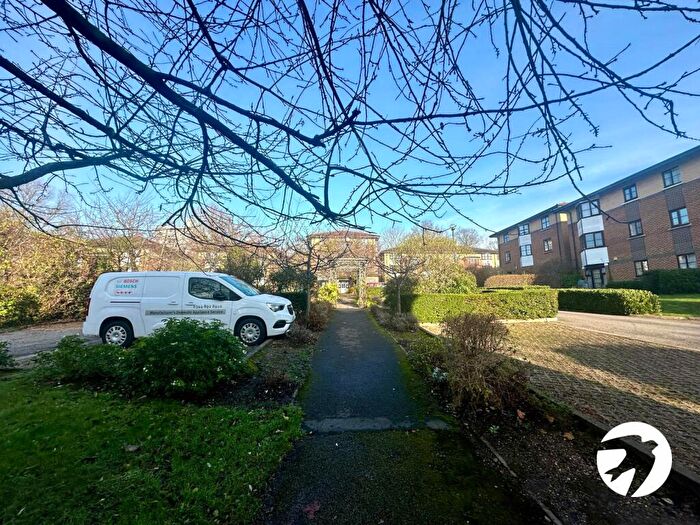 2 Bedroom Flat For Sale In Halley Gardens, Lewisham, London, SE13