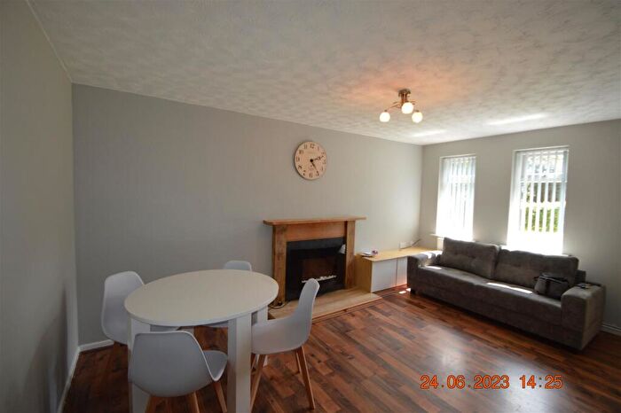 3 Bedroom House To Rent In Blisworth Close, Manchester, M4