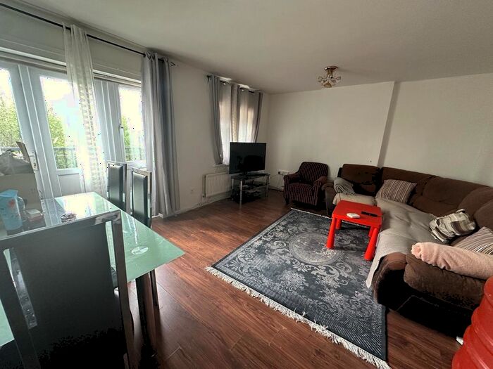 3 Bedroom Flat To Rent In Baird Avenue, Southall, UB1