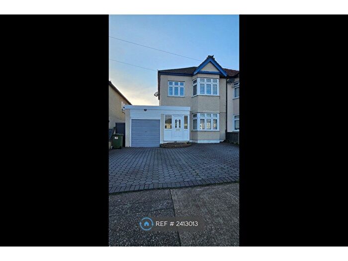 3 Bedroom Semi-Detached House To Rent In Mashiters Hill, Romford, RM1