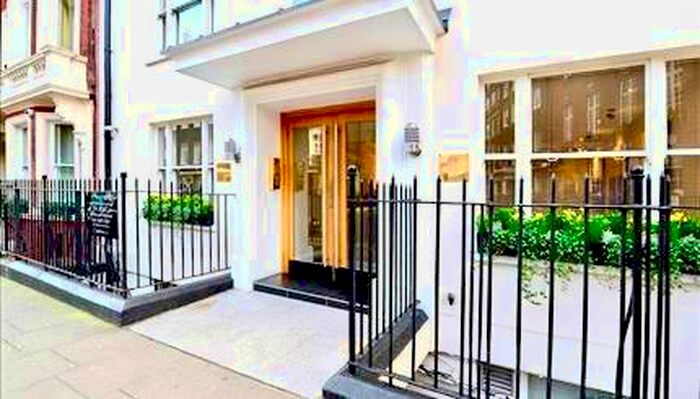 1 Bedroom Flat To Rent In Hill Street, London, W1J