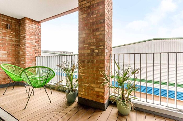 2 Bedroom Flat To Rent In Wadeson Street, Bethnal Green, London, E2
