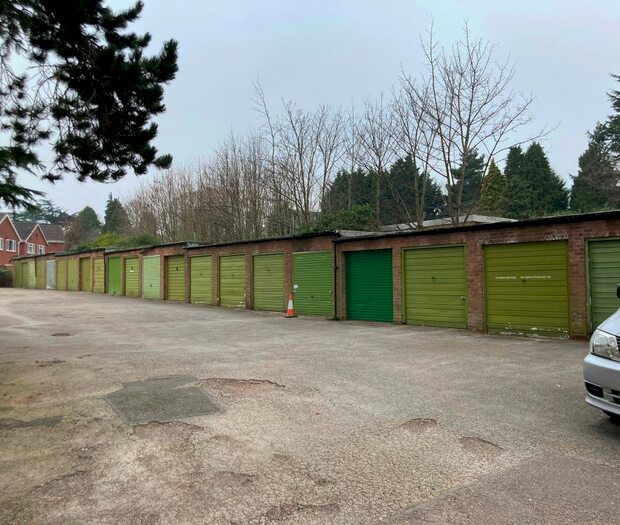 Garage / Parking To Rent In Yardley Wood Road, Birmingham, B13