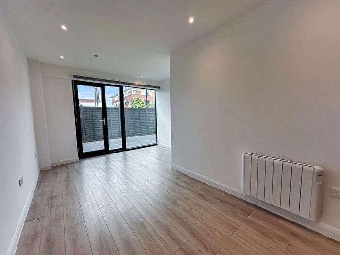 2 Bedroom Flat To Rent In Chesterfield House, Bath Road, Slough, SL1
