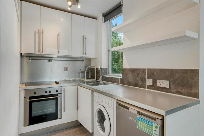 Studio To Rent In Avenue Road, London, N6