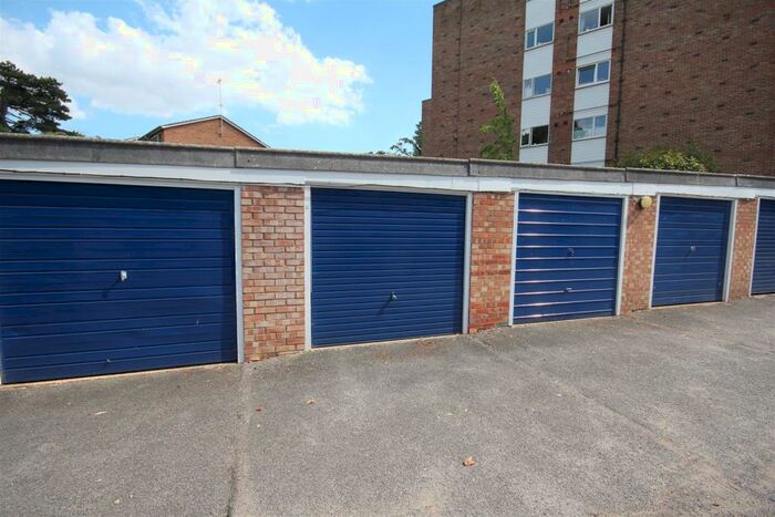 Garage / Parking To Rent In Garage, Winnals Park, Paddockhall Road, RH16