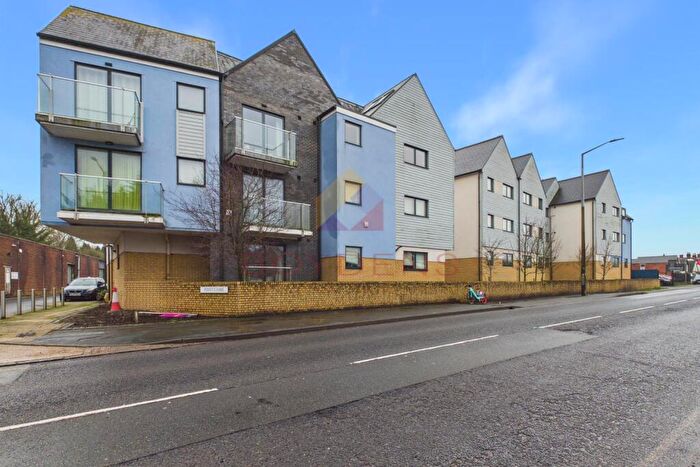 2 Bedroom Apartment For Sale In Point Chase, Marks Tey, Colchester, CO6