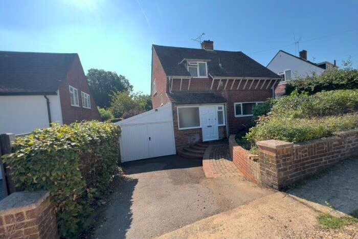 3 Bedroom Property To Rent In Santina Close, Farnham, GU9