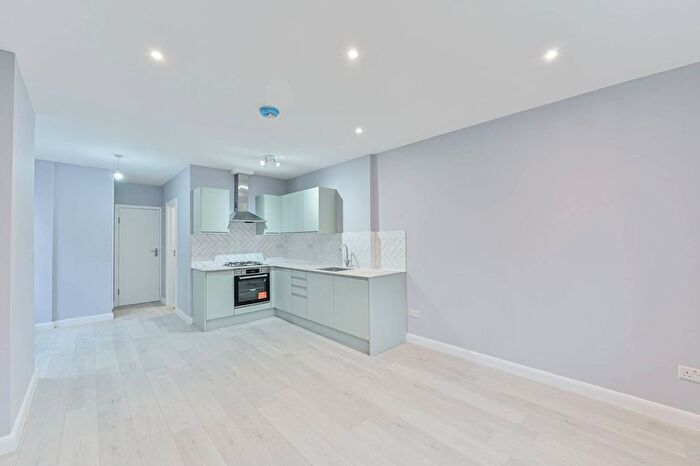 2 Bedroom Flat To Rent In Gilbey Road, Tooting Broadway, London, SW17