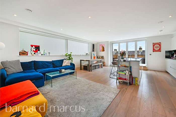 3 Bedroom Flat To Rent In Lingham Street, London, SW9