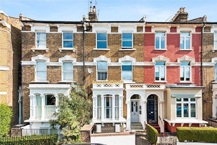 3 Bedroom Flat For Sale In Digby Crescent, London, N4