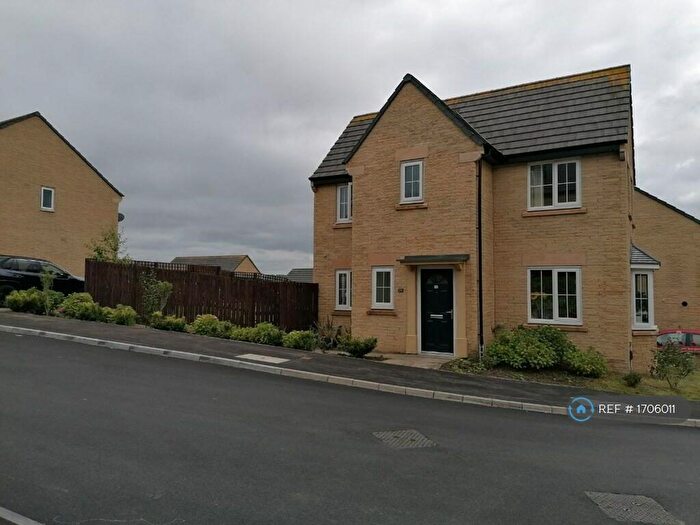 3 Bedroom Detached House To Rent In Beck Bridge Lane, Allerton, Bradford, BD15