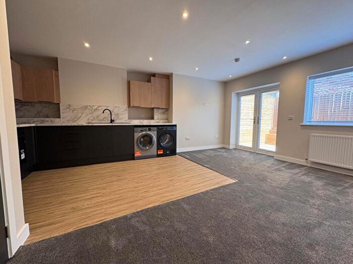 2 Bedroom Flat To Rent In Flat, Manor Road, M43
