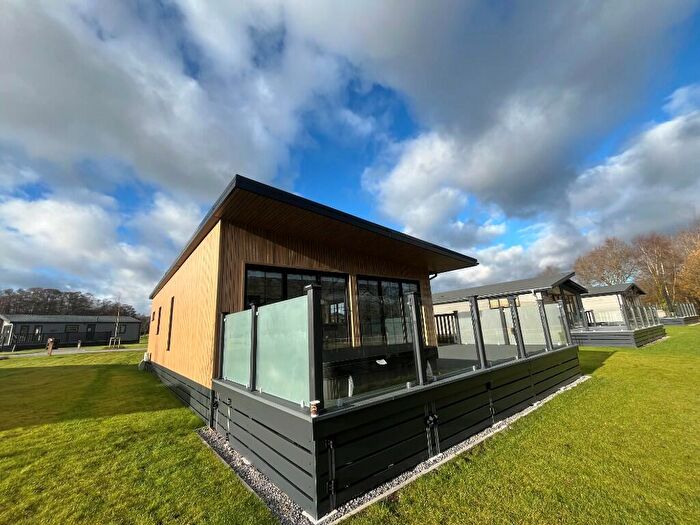2 Bedroom Lodge For Sale In New Road, SP5