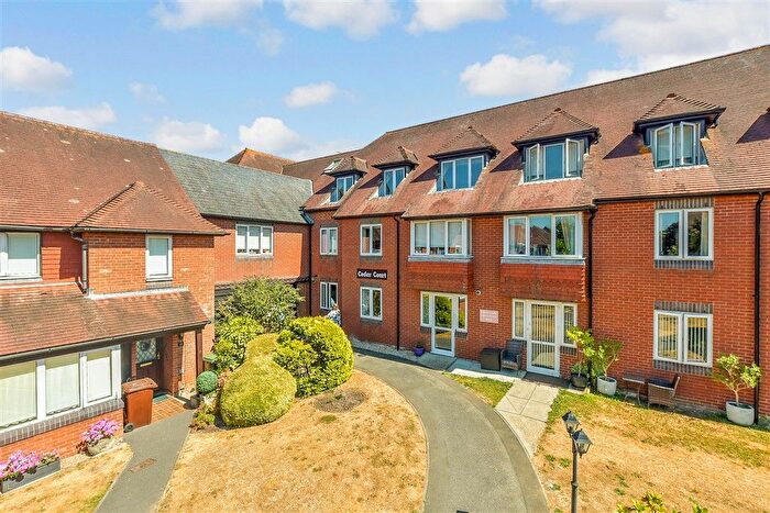 2 Bedroom Flat For Sale In Woodbury Lane, Tenterden, Kent, TN30