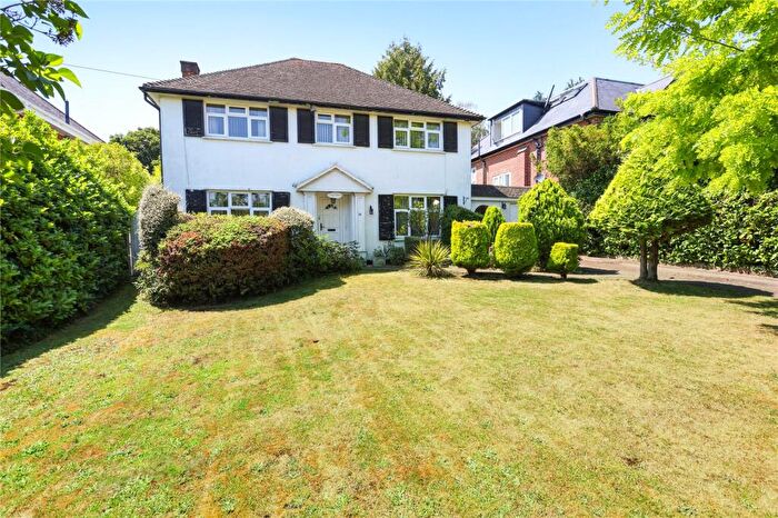 3 Bedroom Detached House For Sale In Heath Ridge Green, Cobham, Surrey, KT11