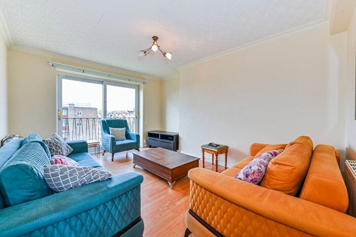 2 Bedroom Flat To Rent In Clissold Crescent, Newington Green, London, N16