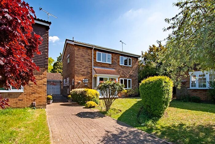 3 Bedroom Detached House For Sale In Shanklin Close, Luton, Bedfordshire, LU3