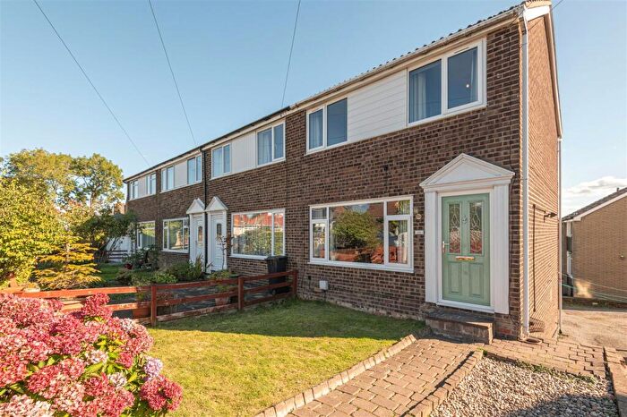 3 Bedroom End Of Terrace House For Sale In Bramley Lane, Hipperholme, Halifax, HX3