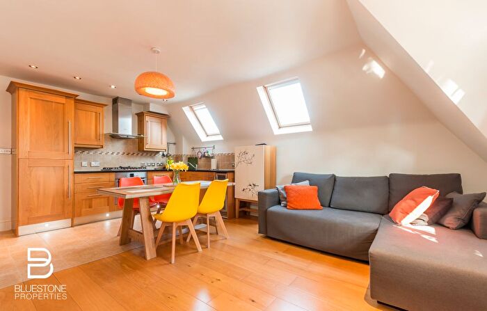 2 Bedroom Flat To Rent In Chatsworth Way, London, SE27