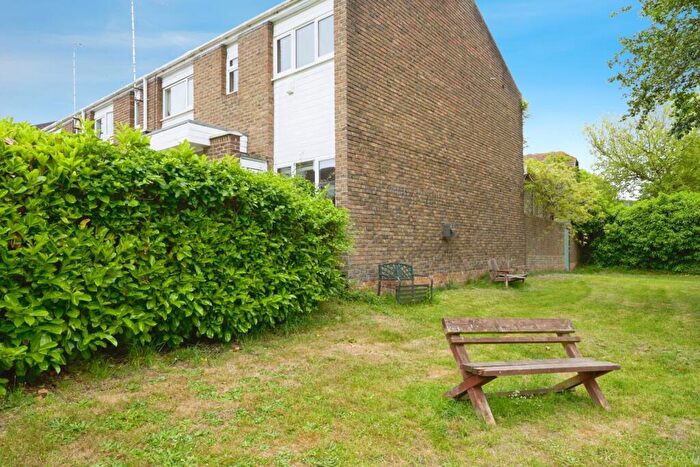 2 Bedroom End Of Terrace House For Sale In Cowper Road, Kingston Upon Thames, KT2