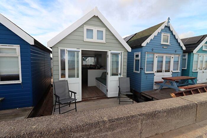 1 Bedroom Detached House For Sale In Mudeford Sand Spit, Christchurch Hut, BH23