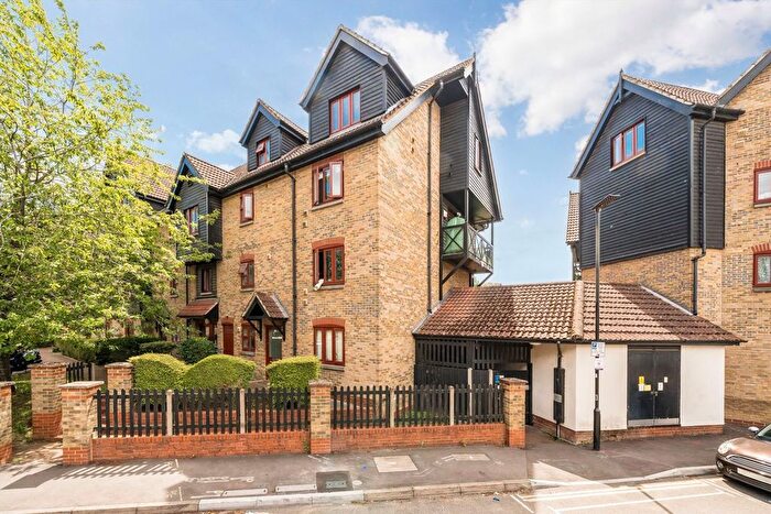 2 Bedroom Flat To Rent In The Ham, Brentford, TW8